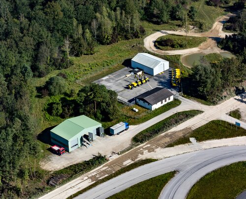 Loading Station Birdview of the inspection, Office building and the slideable hall
