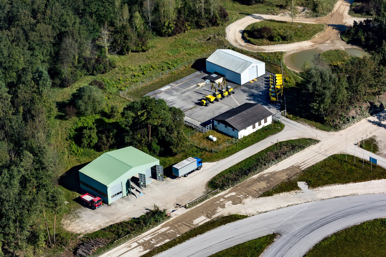 Loading Station Birdview of the inspection, Office building and the slideable hall