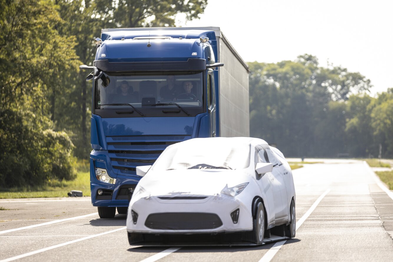 Validation / Verification of Vehicle Safety Requirements Truck safety system test at the ECS test track using a dummy vehicle mounted on an ultra flat overrunnable robot platform (UFO)