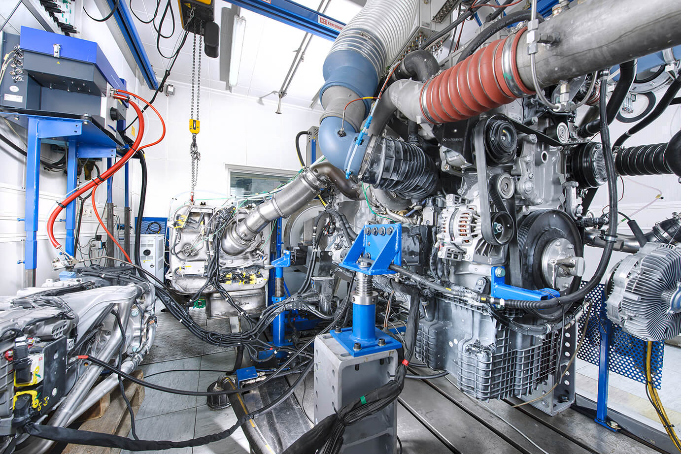 Engine testbench with full heavy duty emission control system At the following picture you can see a complete engine test bench with all future engine measurement. All emission control measurement is installed in the exhaust system, for example to measure HC, NOX and CO.